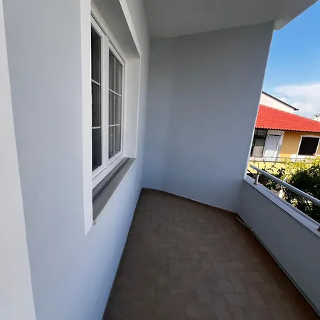 Deluxe Triple With Balcony 102 Guest house