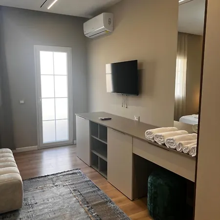 Deluxe Triple With Balcony 102 *
