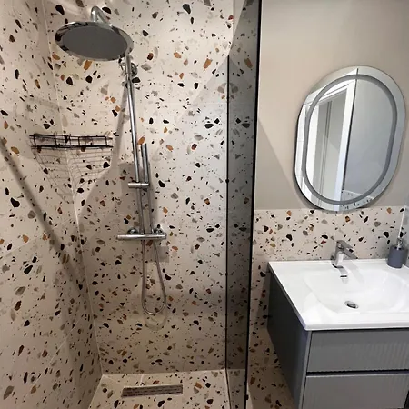 Deluxe Triple With Balcony 102 Durres
