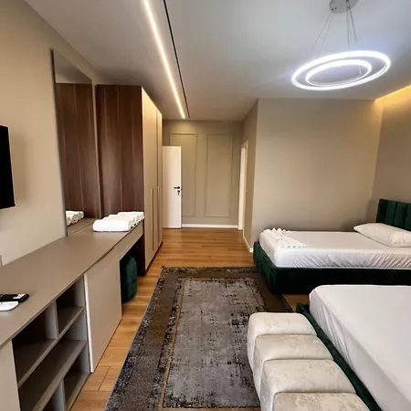 Deluxe Triple With Balcony 102 Durrës